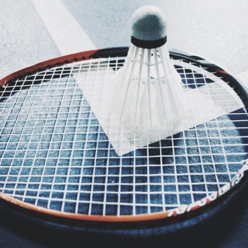 raquette et volant de badminton